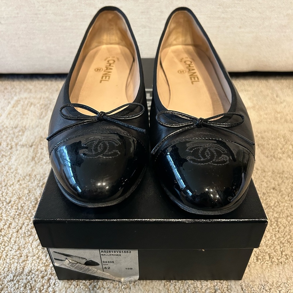 Chanel Ballet Flat Size 42 Black Leather w Patent Toe - 100% Authentic